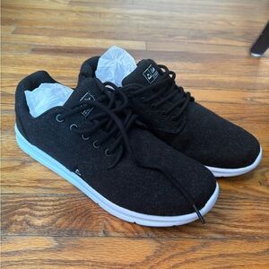 Travis Mathew Men’s Daily Wool Shoe, size 10.5, true black